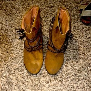 Rough out leather heels, brown braided leather straps, backs tie into bows